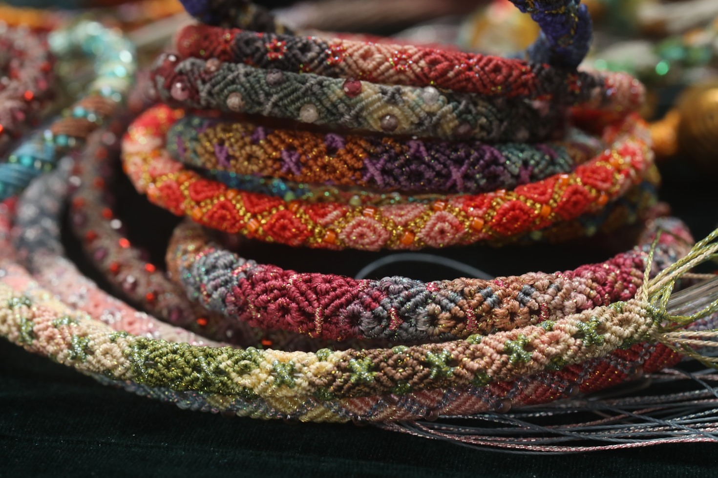 Dlaczego warto wybierać handmade biżuterię